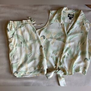 2 Piece Tommy Bahama Hawaiian Floral Women’s Short Set Top Size L,Bottom Size M‎